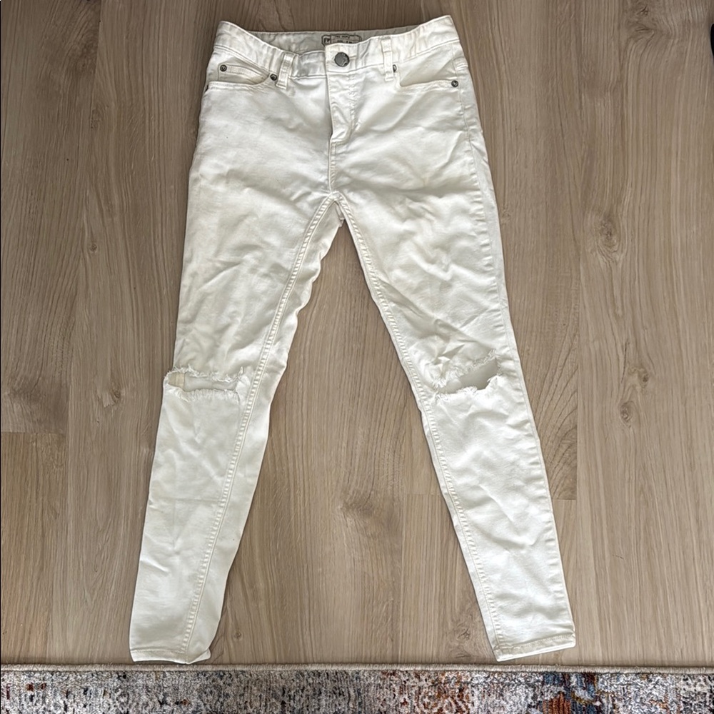 FP Off White Skinny Jeans with Distressed Knee
